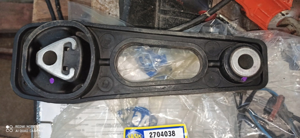 #45 Замена нижней подушки ДВС ( Гитары) — Renault Duster (1G), 2 л ...