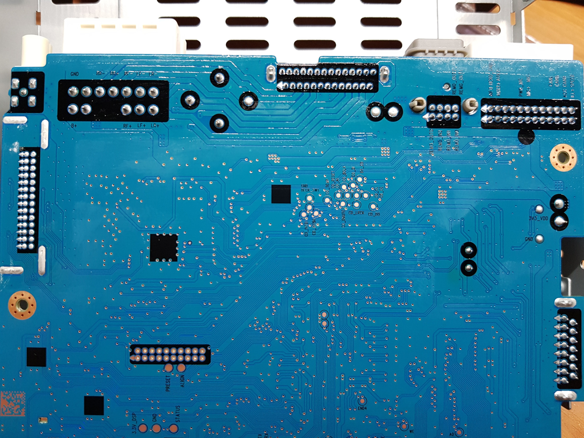 Как впаять линейные выходы в штатную магнитолу Duster Bluetooth ...