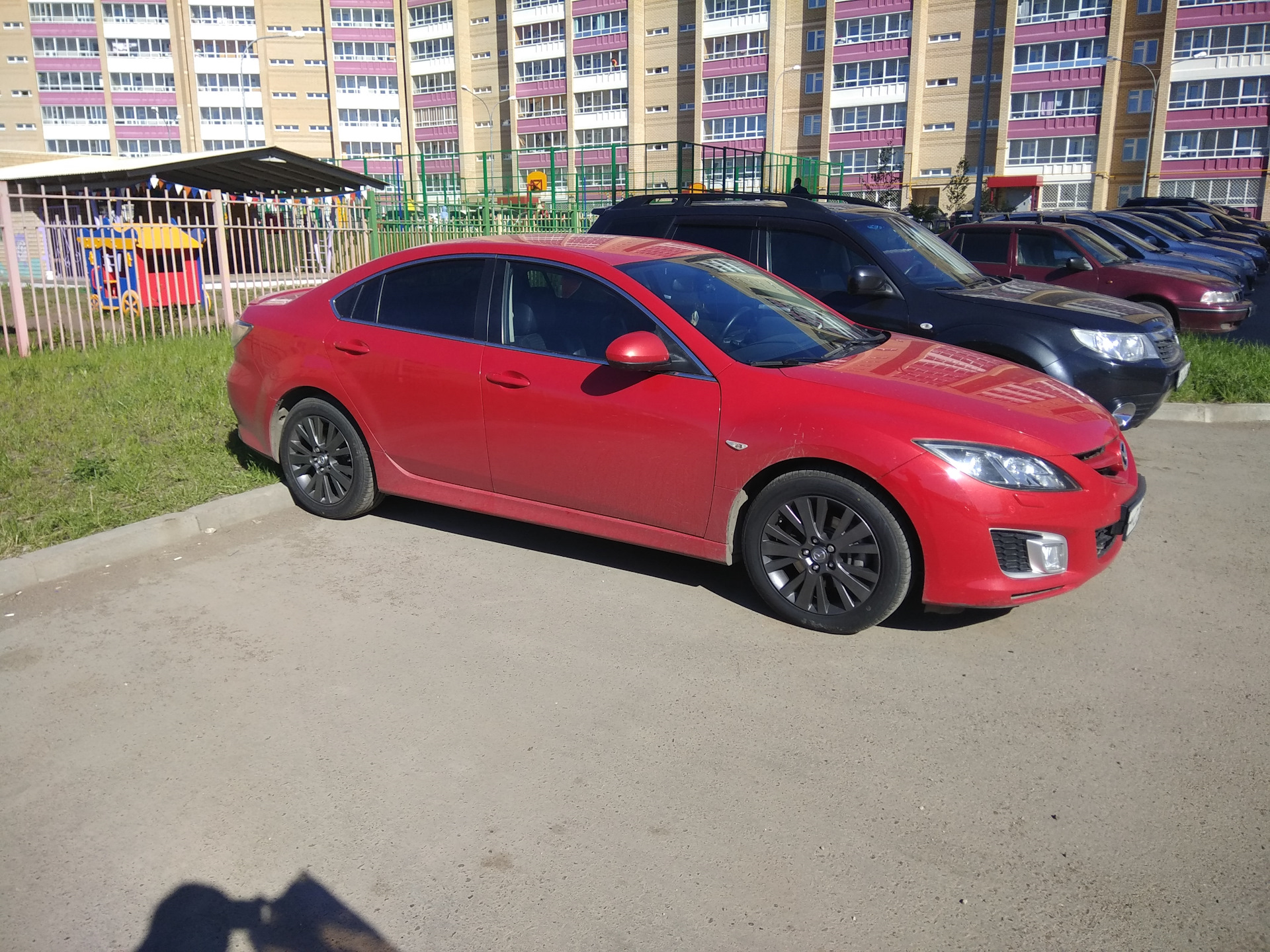 Mazda 6 красная с черным