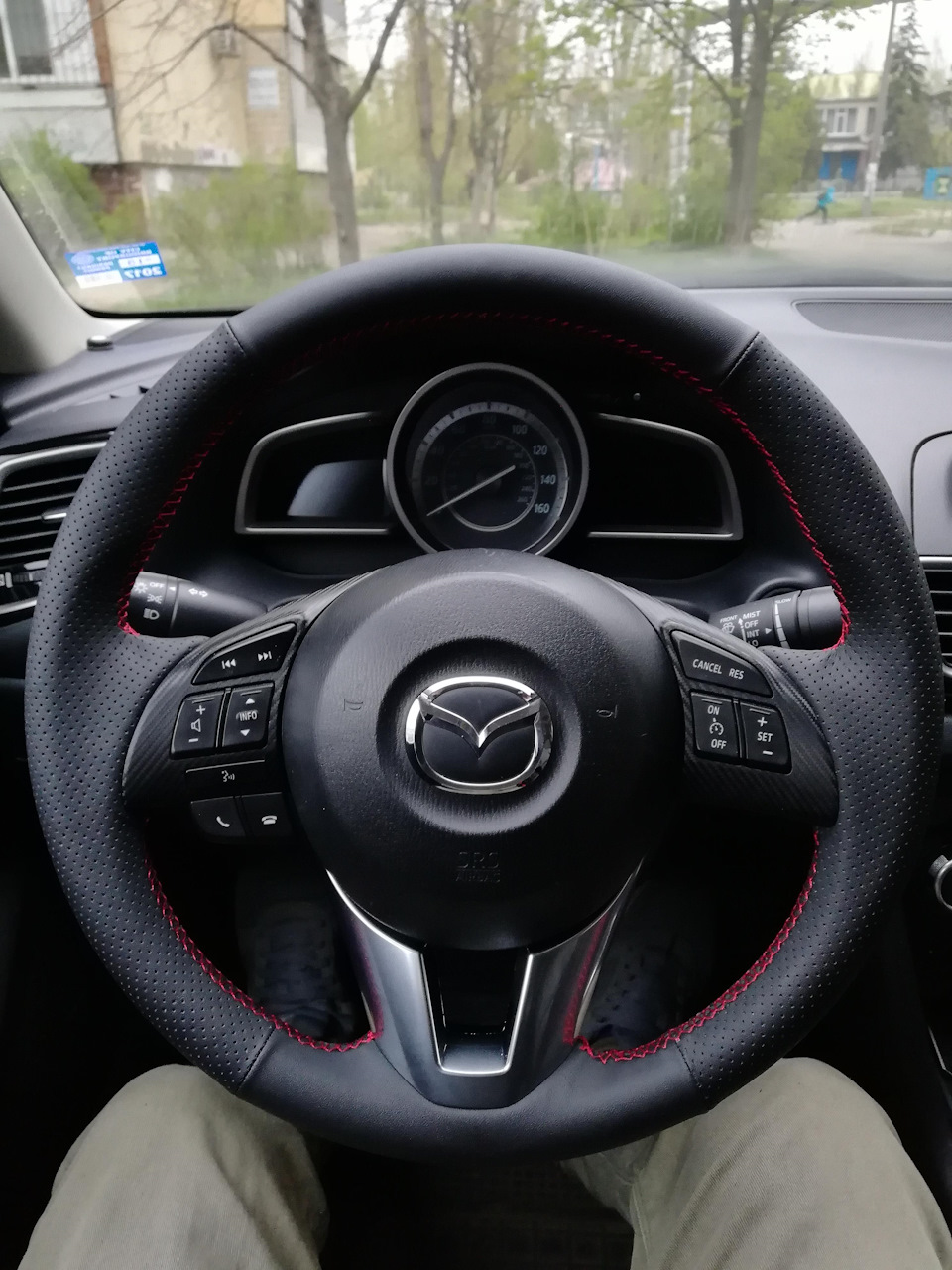 Перетянул руль — Mazda 3 (3G) BM, 2 л, 2014 года | аксессуары | DRIVE2