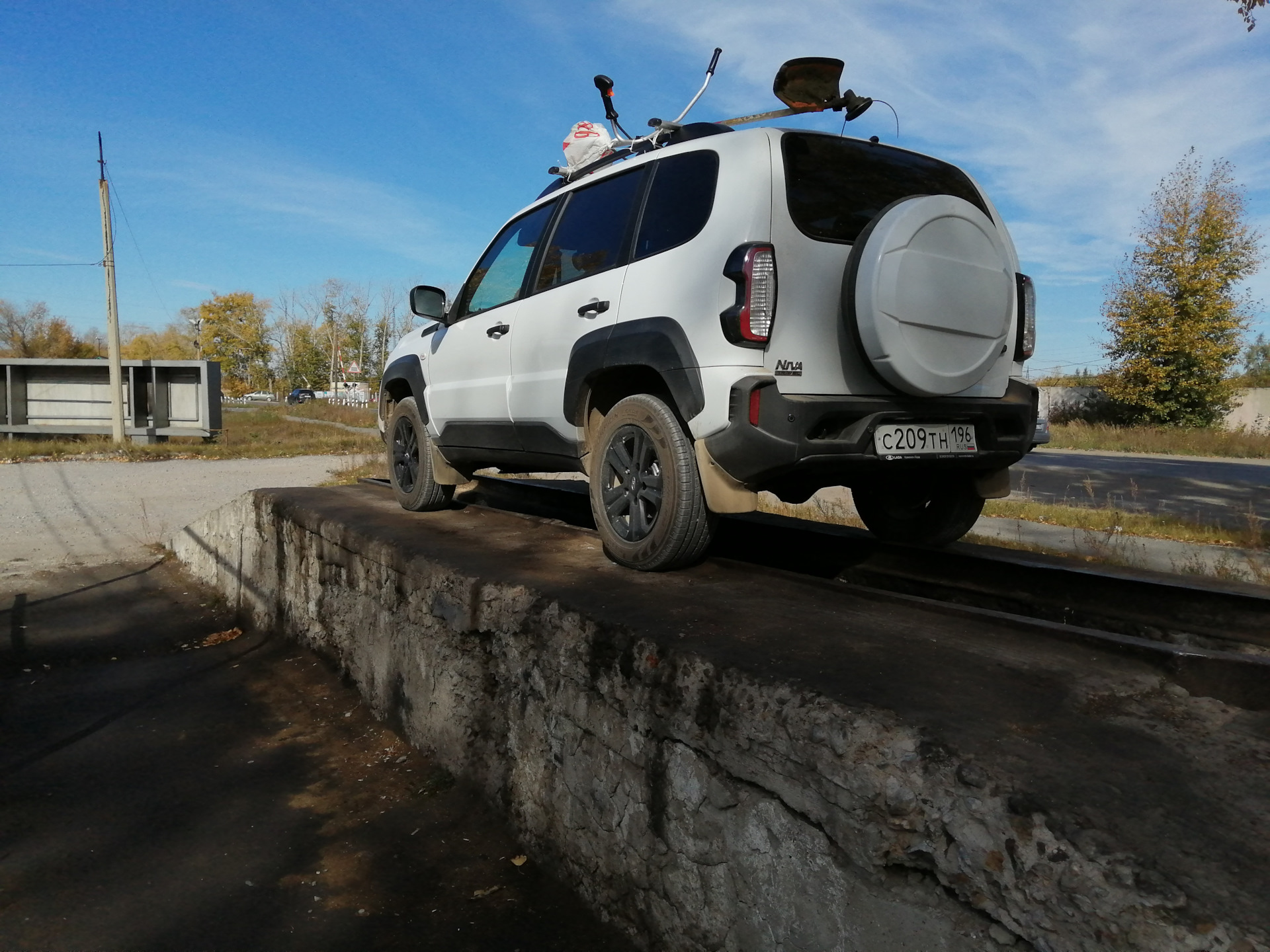 Первый рубеж преодолён. Средний расход – сентябрь. — Lada Niva Travel, 1,7  л, 2023 года | наблюдение | DRIVE2