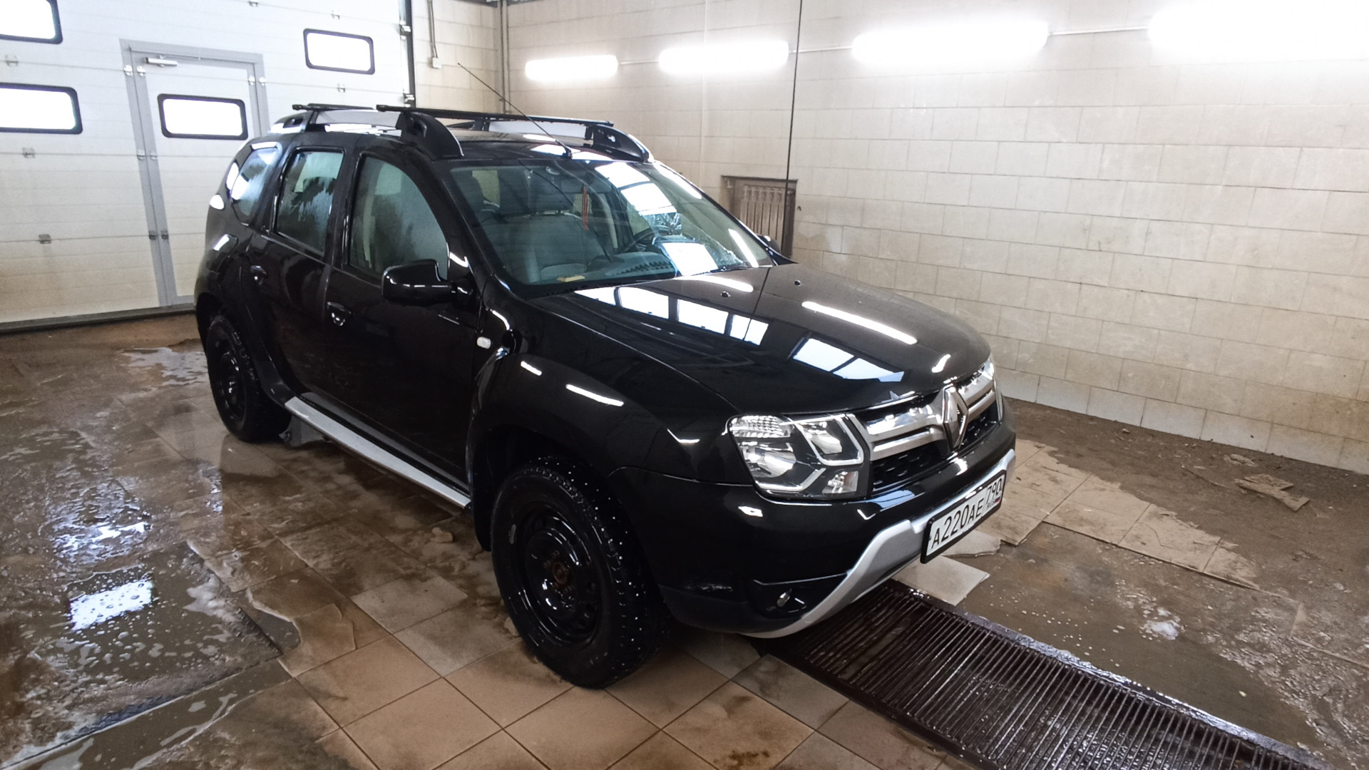 Renault Duster (1G) 1.6 бензиновый 2015 | 1.6 Чёрный на DRIVE2