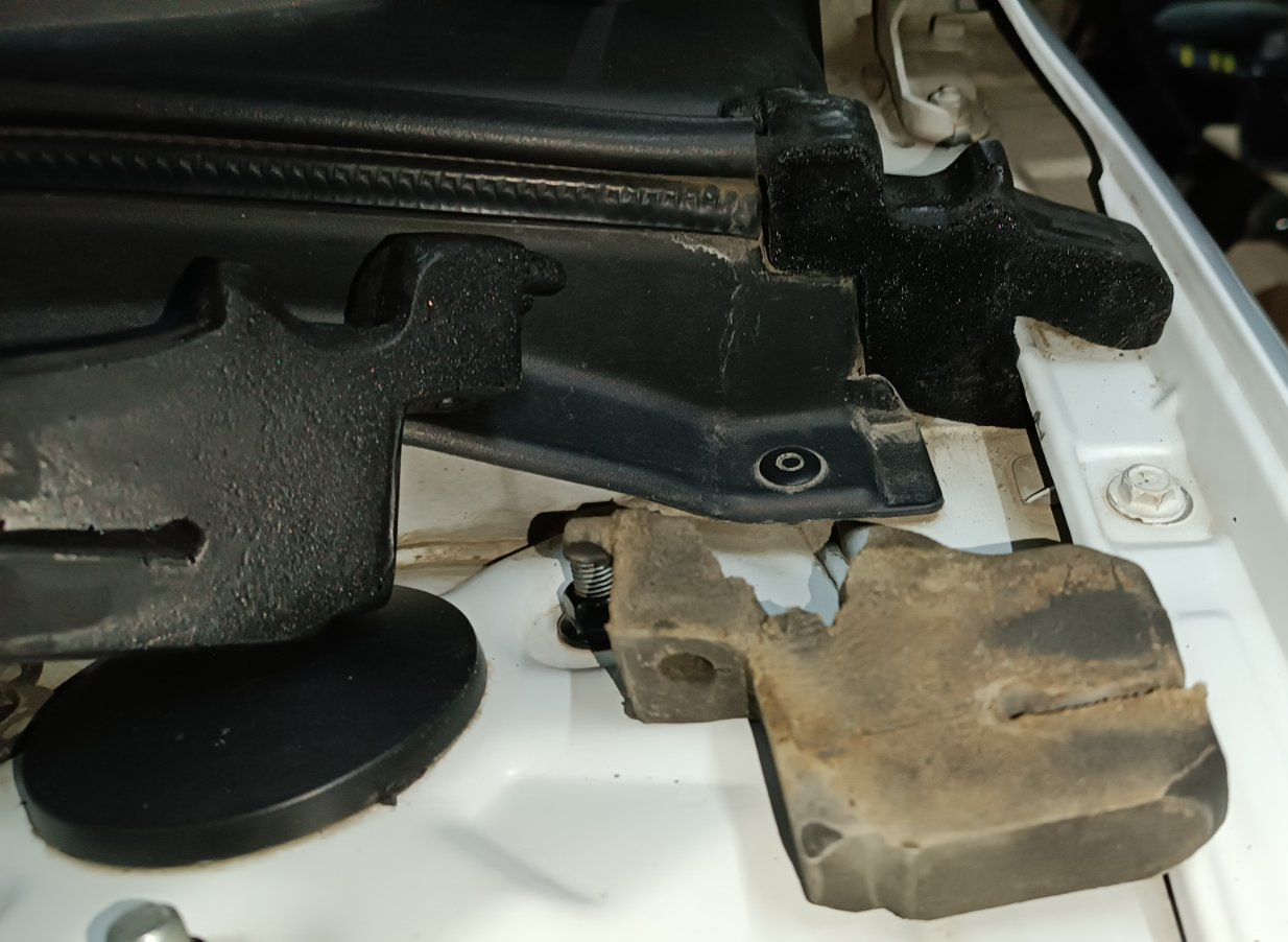 Боковые заглушки жабо под капотом. — KIA Ceed (1G), 1,6 л, 2011 года ...