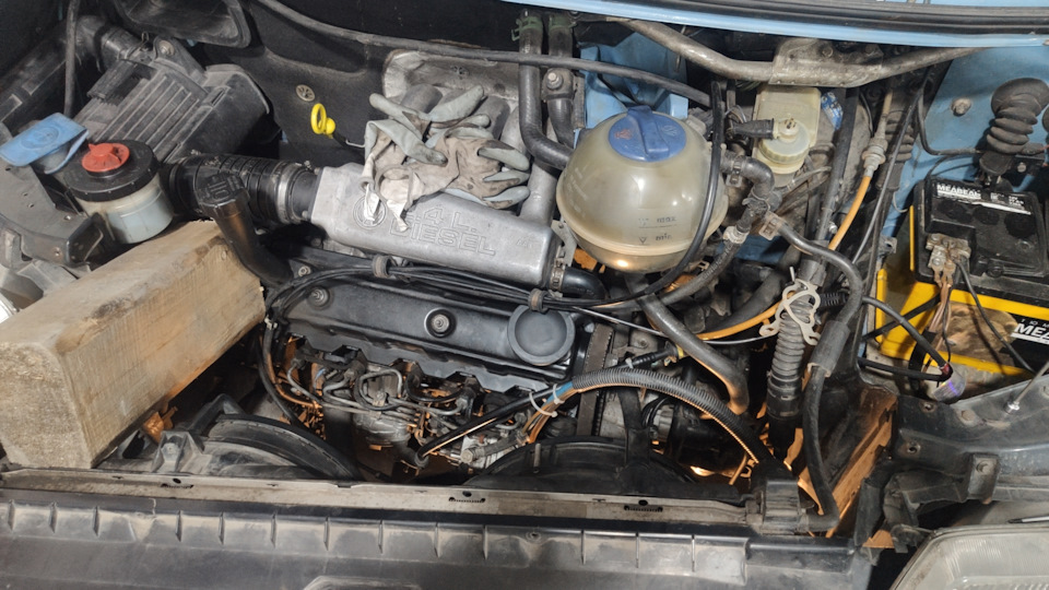 Замена свечей накаливания — Volkswagen Transporter T4, 2,4 л, 1993 года ...
