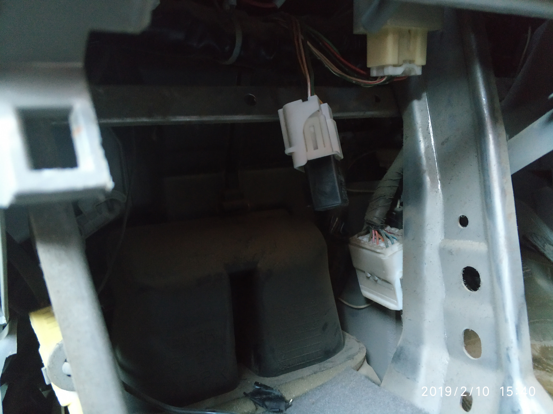 Где находится реле поворота мазда ремонт реле поворотника - Mazda Premacy (1G), 1,8 л, 2002 года своими руками DRI