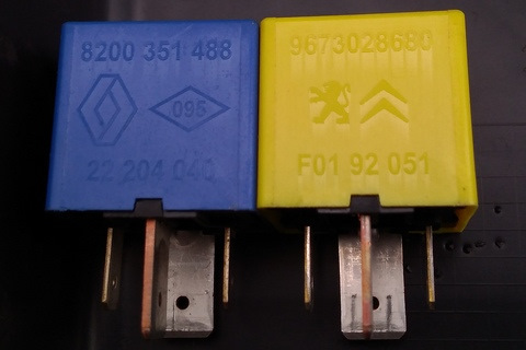 Реле 8200263345 за что отвечает. zyAAAgJKN A 960. Реле 8200263345 за что отвечает фото. Реле 8200263345 за что отвечает-zyAAAgJKN A 960. картинка Реле 8200263345 за что отвечает. картинка zyAAAgJKN A 960. 6 лет Пыж уже исправно работает и щёлкает всеми реле.Однако я решил взять про запас по 1 шт. каждого типа.Вскрыв блоки предохранителей увидел следующие типы реле (цены брал с Exist'а):1. Квадратное 5-контактное (зелёное, G.Cartier, 12 В, 35А, без диода), арт. 6547.TX (311 р.); Реле 8200263345 за что отвечает. zyAAAgJKN A 960. Реле 8200263345 за что отвечает фото. Реле 8200263345 за что отвечает-zyAAAgJKN A 960. картинка Реле 8200263345 за что отвечает. картинка zyAAAgJKN A 960. 6 лет Пыж уже исправно работает и щёлкает всеми реле.Однако я решил взять про запас по 1 шт. каждого типа.Вскрыв блоки предохранителей увидел следующие типы реле (цены брал с Exist'а):1. Квадратное 5-контактное (зелёное, G.Cartier, 12 В, 35А, без диода), арт. 6547.TX (311 р.);