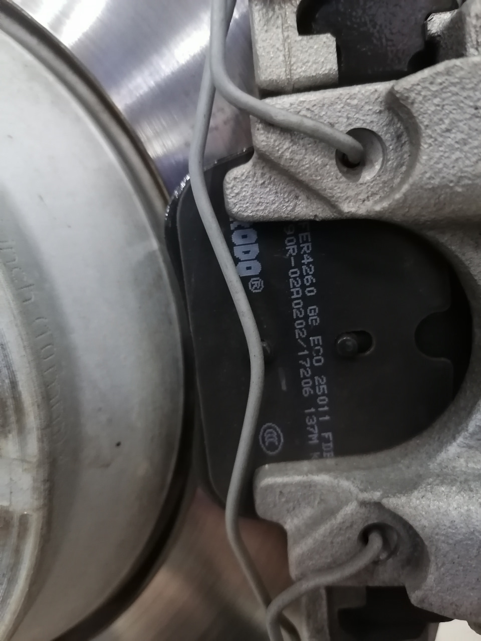 Замена колодок — Volkswagen Tiguan (2G), 2 л, 2020 года | плановое ТО ...