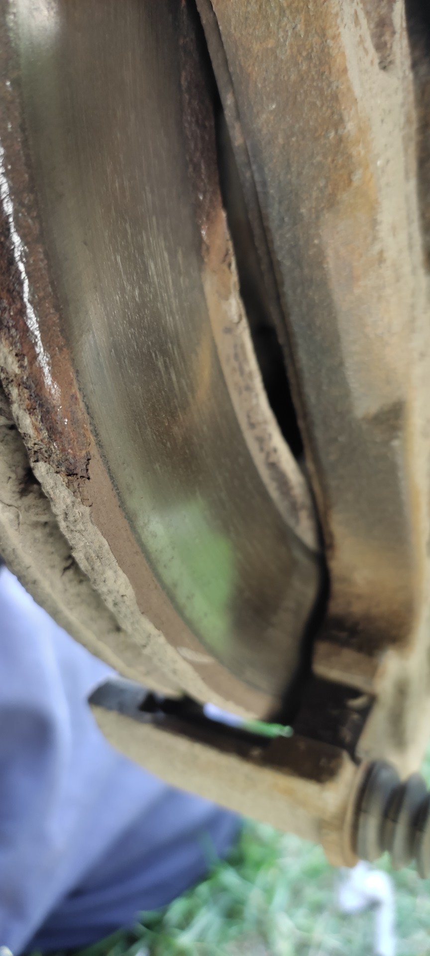 Неудачная замена тормозных колодок или отчёт по наклейке😁 — Mitsubishi ...