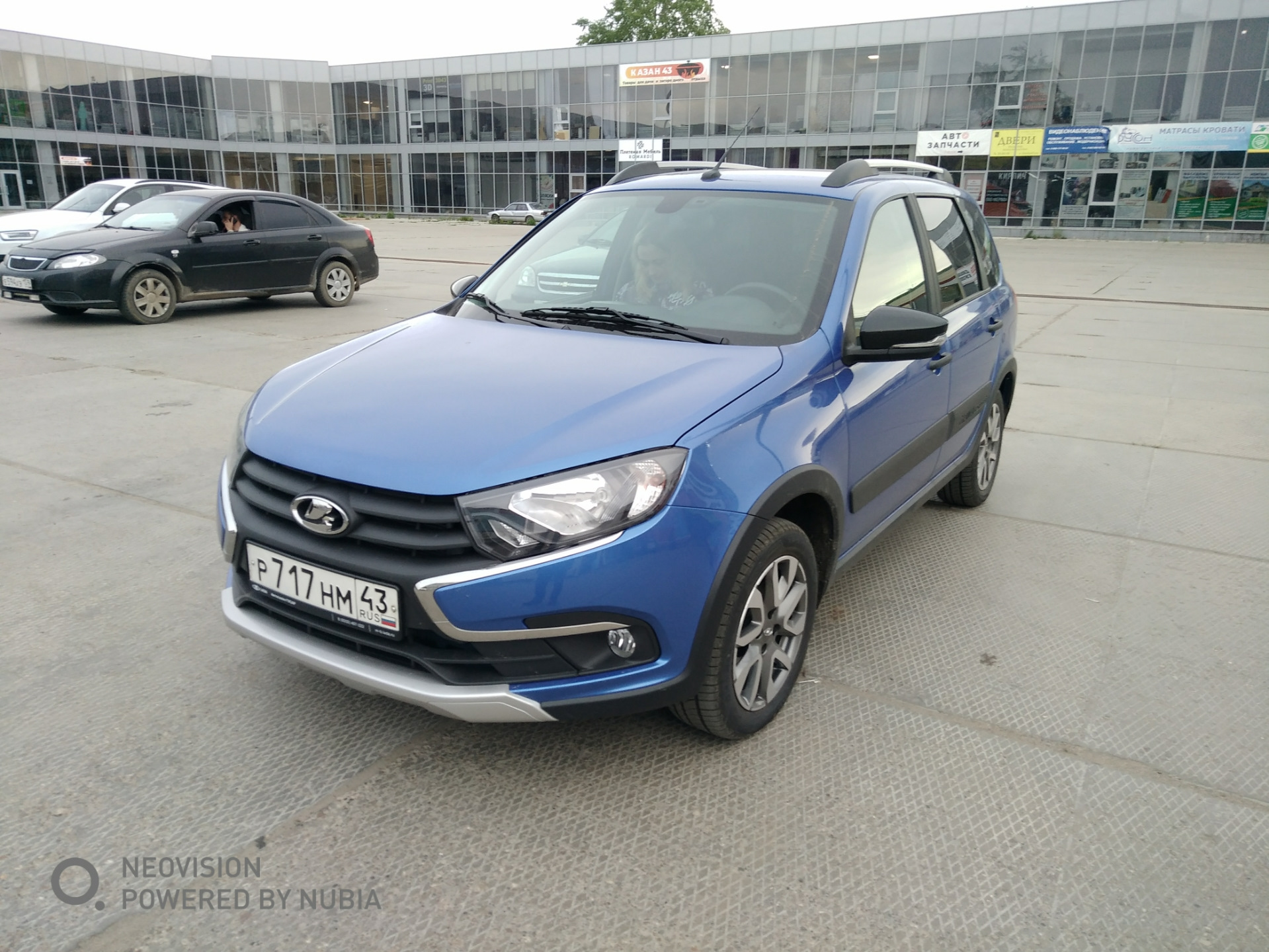 Lada Granta Cross синяя