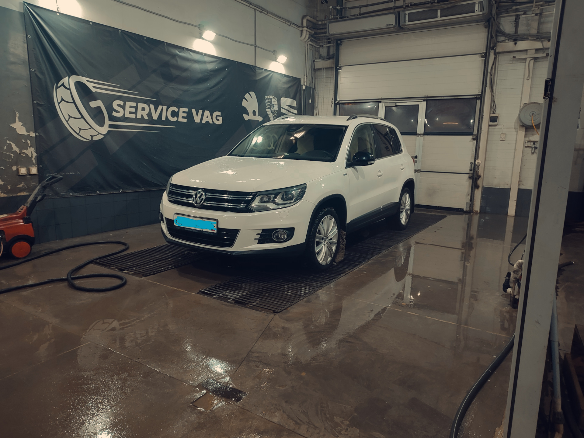Обслуживание volkswagen tiguan. Volkswagen tiguan то. Кузовной ремонт тигуан 2. Масляный сервис фольксваген. Тигуан 1 рестайлинг тюнинг.