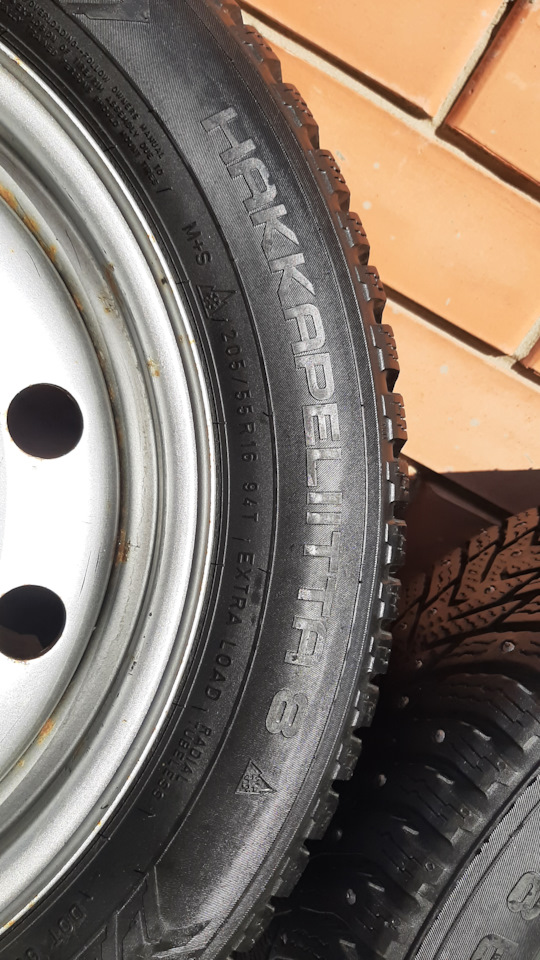 Шины зимние шипованные Nokian 205/55 R16, штампованные диски 6,5Jx16 ...